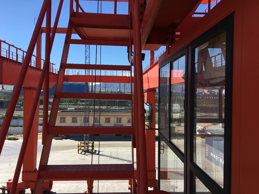 蘭州鐵路局銀川惠農貨場安裝門機安全監控系統現場照片三